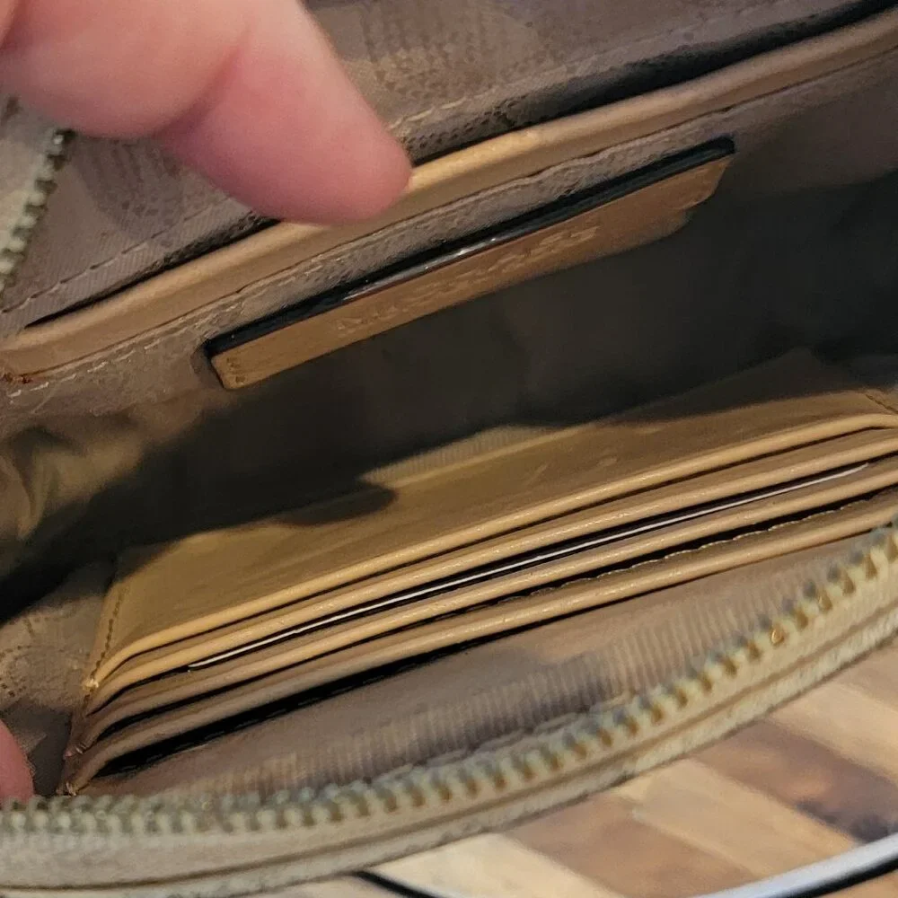 Michael Kors Jet Set Travel Signature Logo Canvas Small Crossbody Vanilla/Acorn - Picture 15 of 16